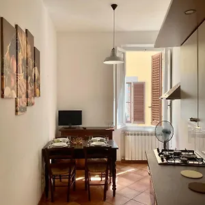 Nice & Roomy Behind The Uffizi Museum , Florence Italie